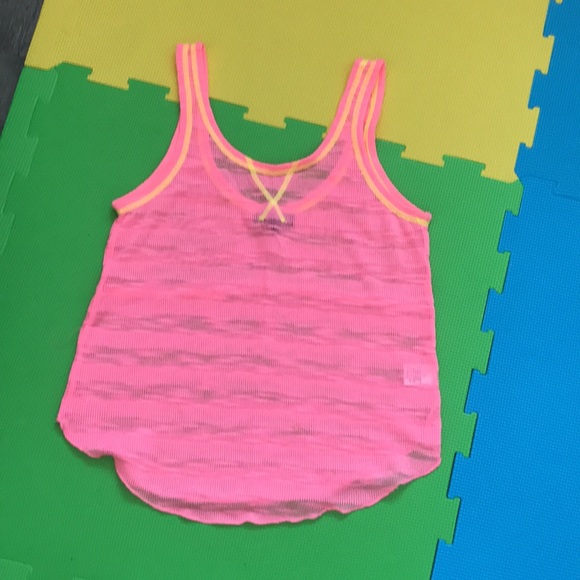 Bundle of 5 tank tops - Picture 5 of 6